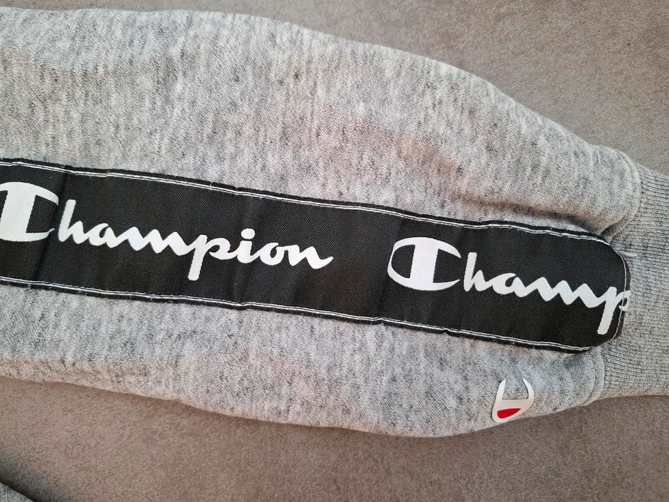 Champion Hoodie hellgrau Gr. S in Detmold