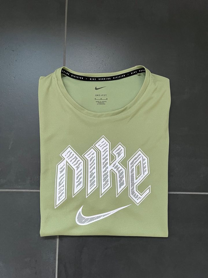 Nike Dri-Fit Shirt Oliv Gr.M Neu in Riegelsberg