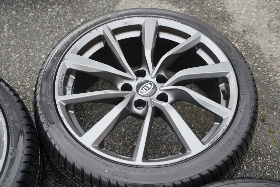 Kia Stinger Winterreifen auf Alu 225/40 R19 / 255/35 R19 in Pfungstadt