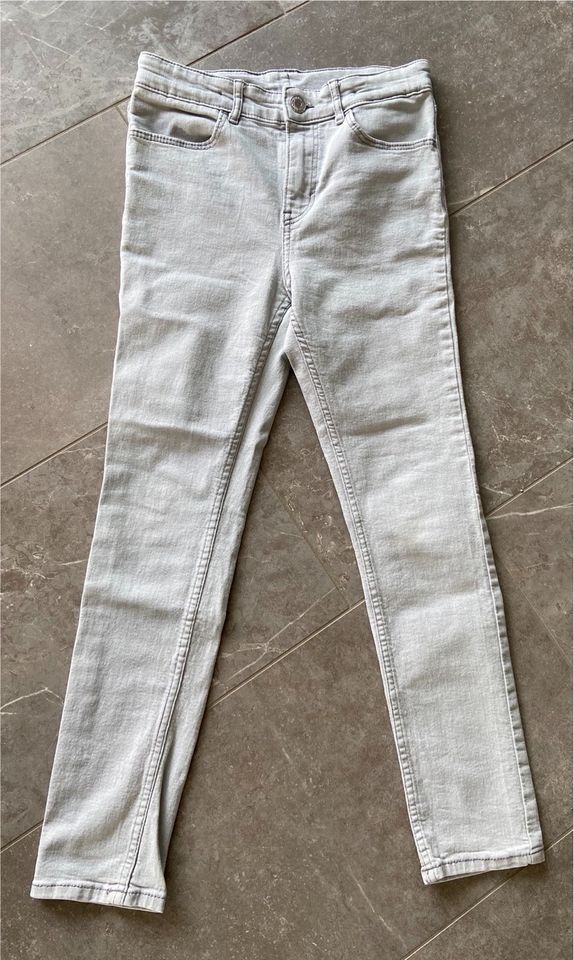 H&M Skinny Fit Stretch Jeans Gr. 146 hellgrau in Merzig