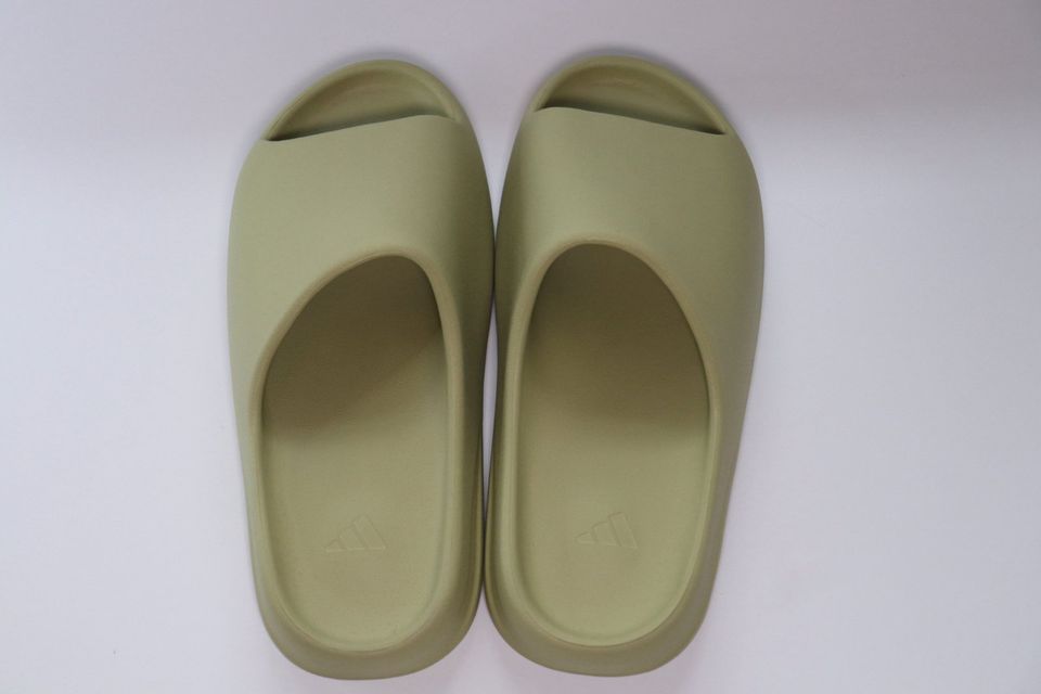 Adidas Yeezy Slide Resin (2022/24) Größe: EU47/US12 NEU & OVP in Alfhausen