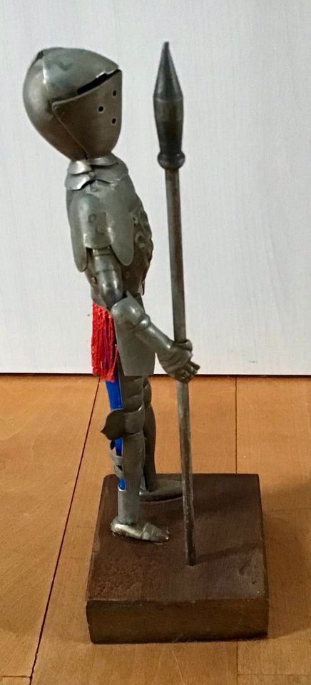 Ritter Figur Vintage Rüstung, Speer und Schild aus Toledo in Erbach