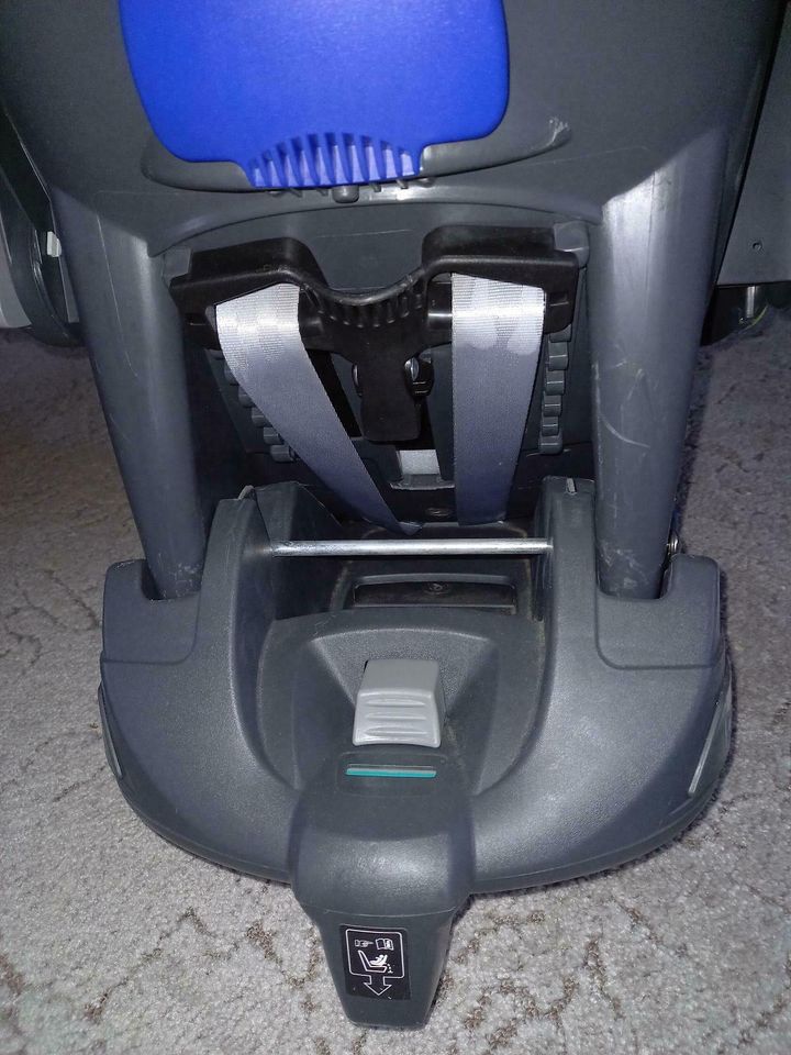 Römer Babyschale mit Baby-Safe isofix in Halle