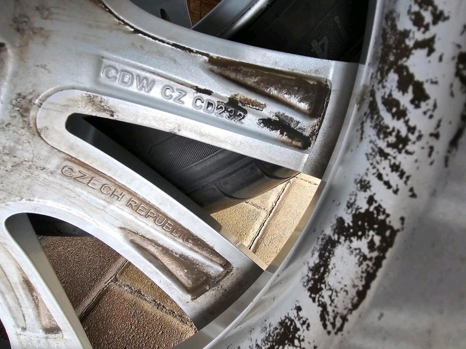 BMW F11 Reifen mit originalen Felgen in Marburg