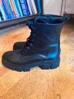Tamaris Boots Gr. 42 Schwarz Niedersachsen - Upgant-Schott Vorschau