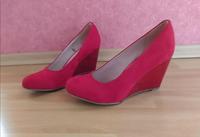 Pumps mit Keilabsatz ROT Gr.39 Neu Sachsen - Markranstädt Vorschau