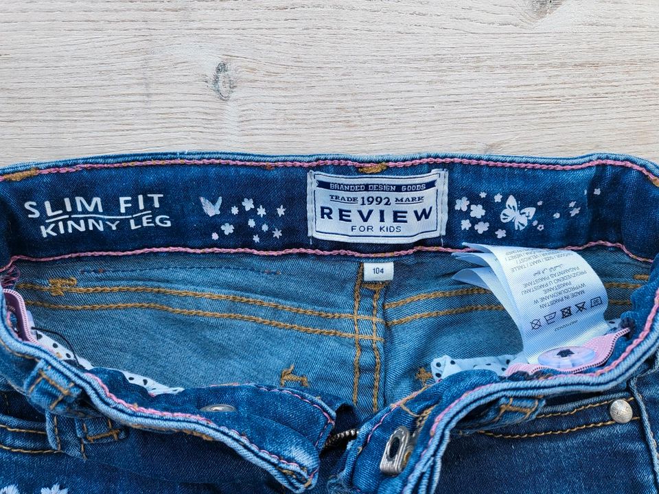 REVIEW Jeans in 104 Blumen Stickerei, destroyed Effekte, Mädchen in Heimertingen