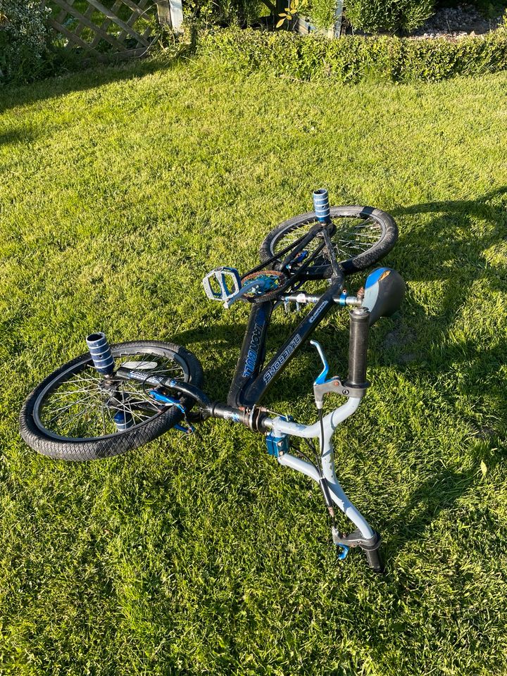 BMX Rad mit pegs fußrasten Fahrrad Blau schwarz 20 Zoll in Brake (Unterweser)