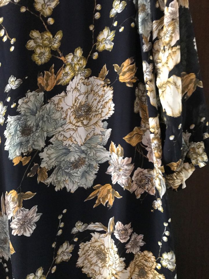 H&M Kleid Tunika Damen Größe 40 Neu mit Etikett Blumen in Nürnberg (Mittelfr)