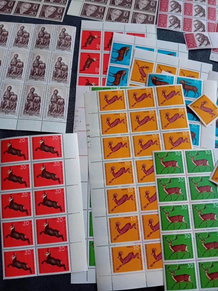 Briefmarken Teil Bögen in Wuppertal