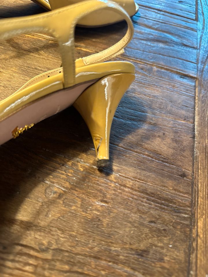 Prada Slingpumps nude Lack Größe 37,5 in Großhansdorf