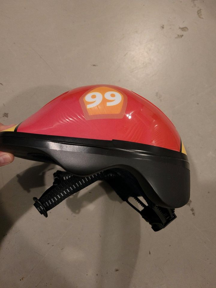 KLEINKINDER FAHRRAD HELM FEUERWEHR NEUWERTIG in Augsburg