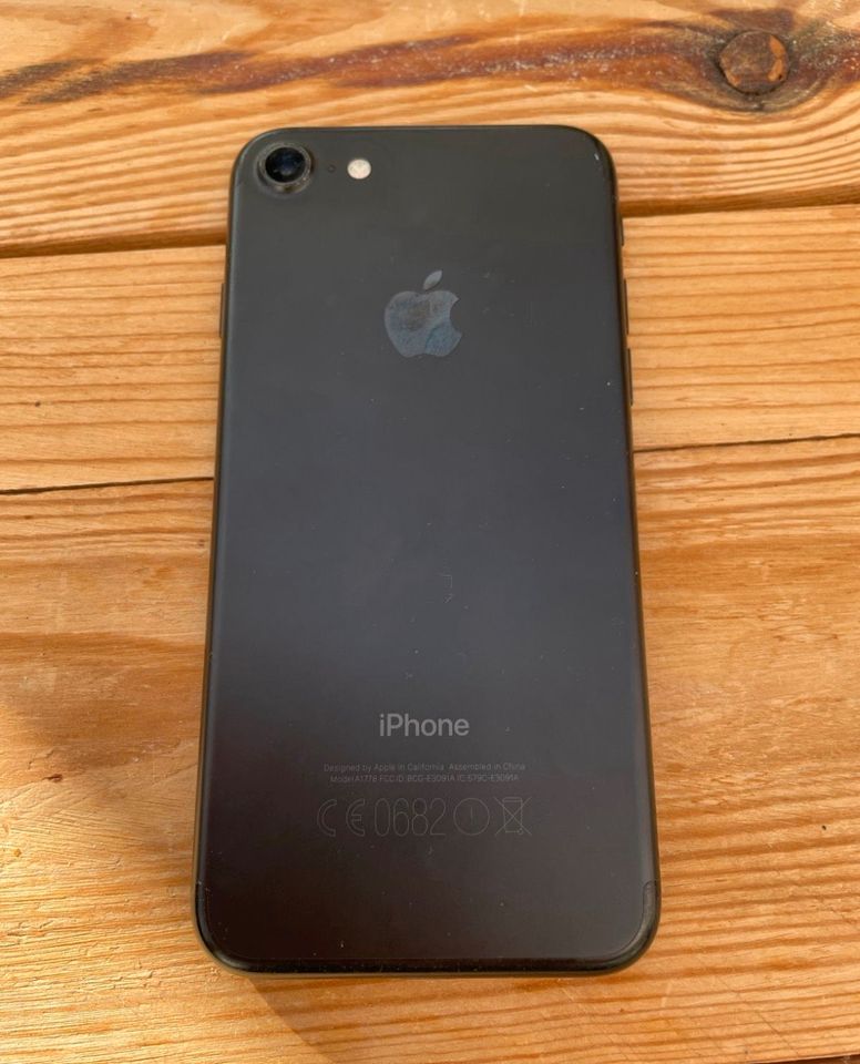 Apple iPhone 7 - 32 GB - Black - voll funktionsfähig in Berlin