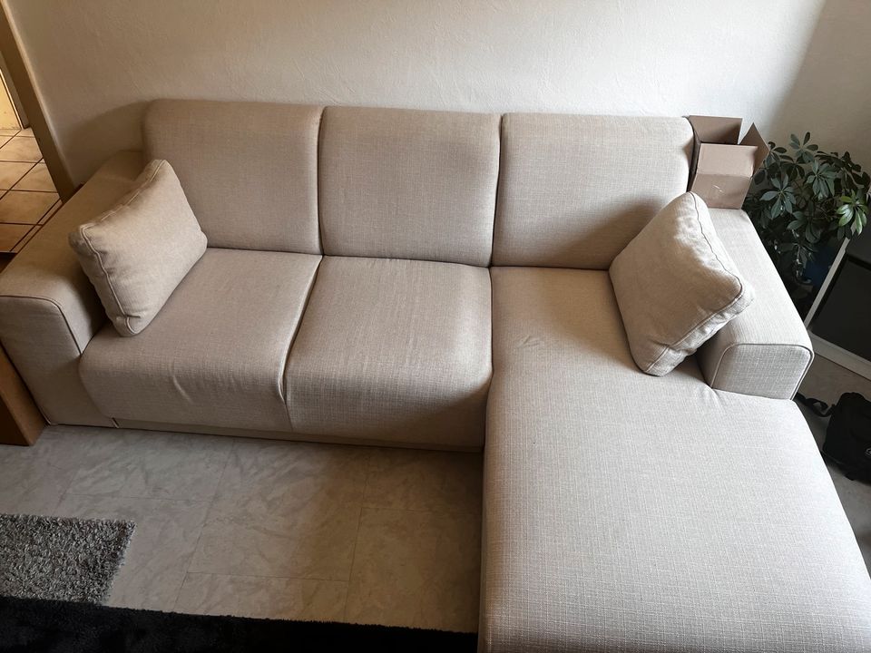 Ecksofa incl. 2 Kissen in Villingen-Schwenningen