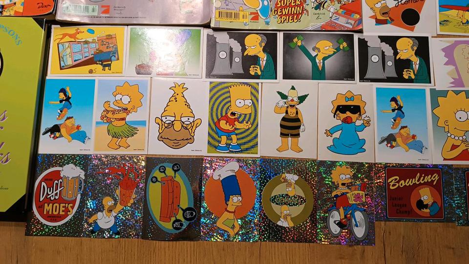 Simpsons Comics + 37 Stück Panini Sticker Jahr 2001 in Kiefersfelden