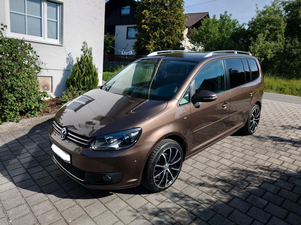 VW Touran 1.6 TDI BMT Cup in Mitterfels