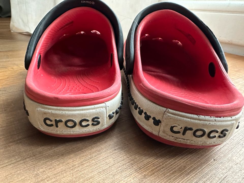 Crocs Schuhe 10/11 Mickey rot in Köln