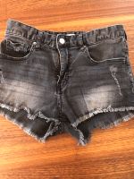 H&M, kurze Jeansshorts , schwarz, used look, 34 Hessen - Rosbach (v d Höhe) Vorschau