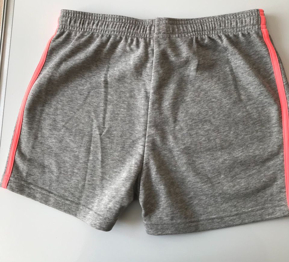 Adidas Shorts Gr. 170 - Je 8 € in Berlin