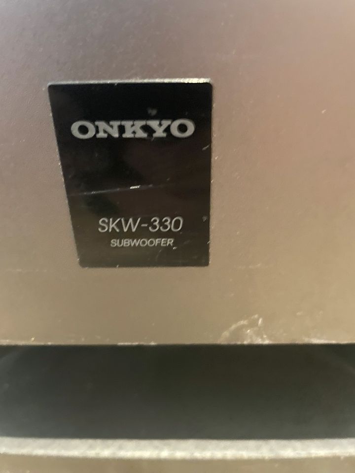 Onkyo AV Receiver HT-R330 + SKF-330 +BT Adapter in Hilders