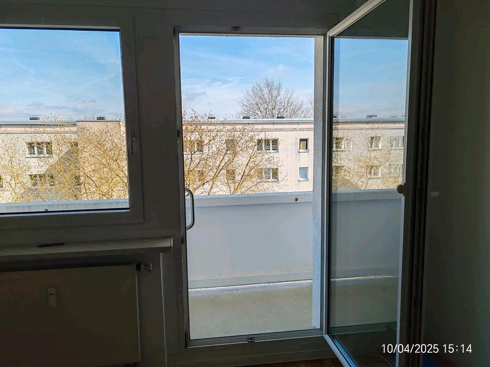 Helle 2-Zimmer-Wohnung mit Balkon & Einbauküche - Langfristig in Chemnitz