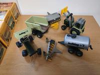Konvolut DDR Bulldog Traktor Zubehör Plasticart Bismark (Altmark) - Kläden Vorschau
