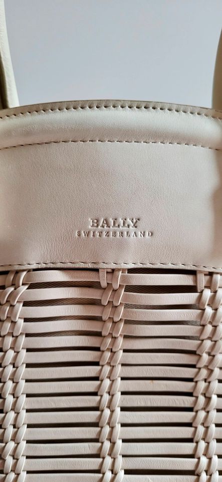 BALLY Handtasche / Shopper / Schultertasche Beyra Elfenbein / NEU in Stuttgart