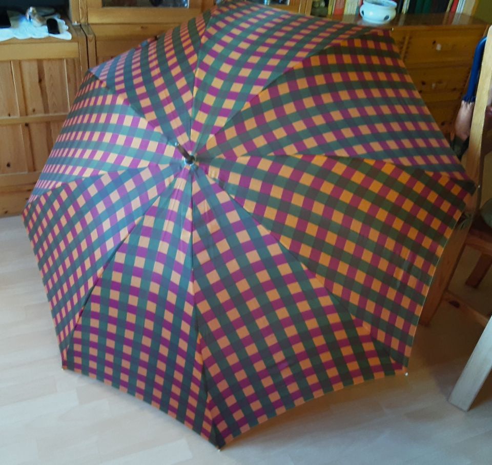 Regenschirm Partnerschirm, Durchm.130cm,neuwertig,kariert in Ahlen