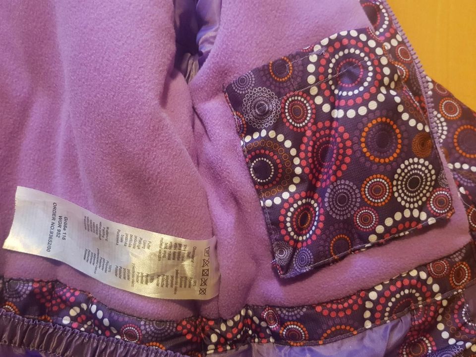 Schöne Jacke Kinderjacke sehr warm wasserabweisend G.116 WIE NEU in München