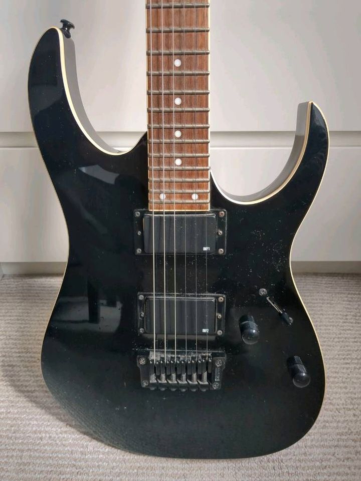 Ibanez RGR321EX RG Series E-Gitarre Schwarz Metal Gitarrenkoffer in Dresden