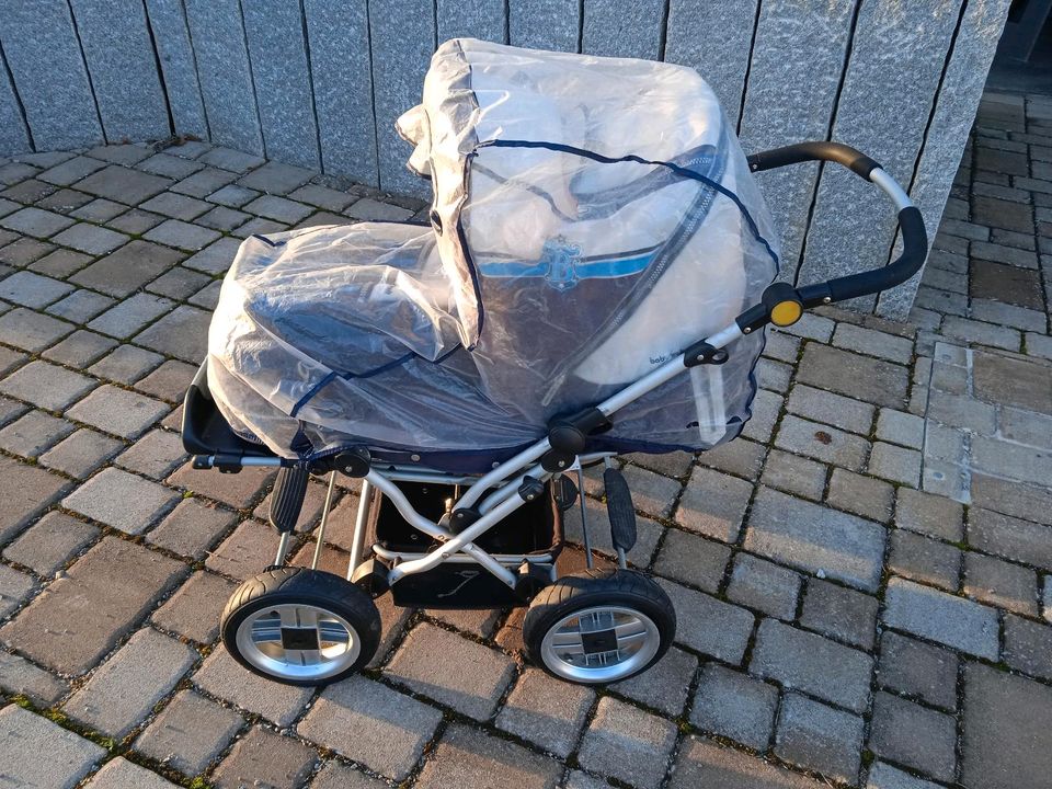 Kinderwagen Luftbereifung in dunkelblau und weiß von Babywelt in Steinach Baden