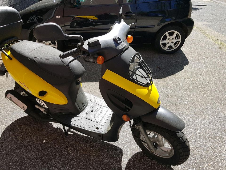 Einen Motorroller. Kymco 50ccm in Herne