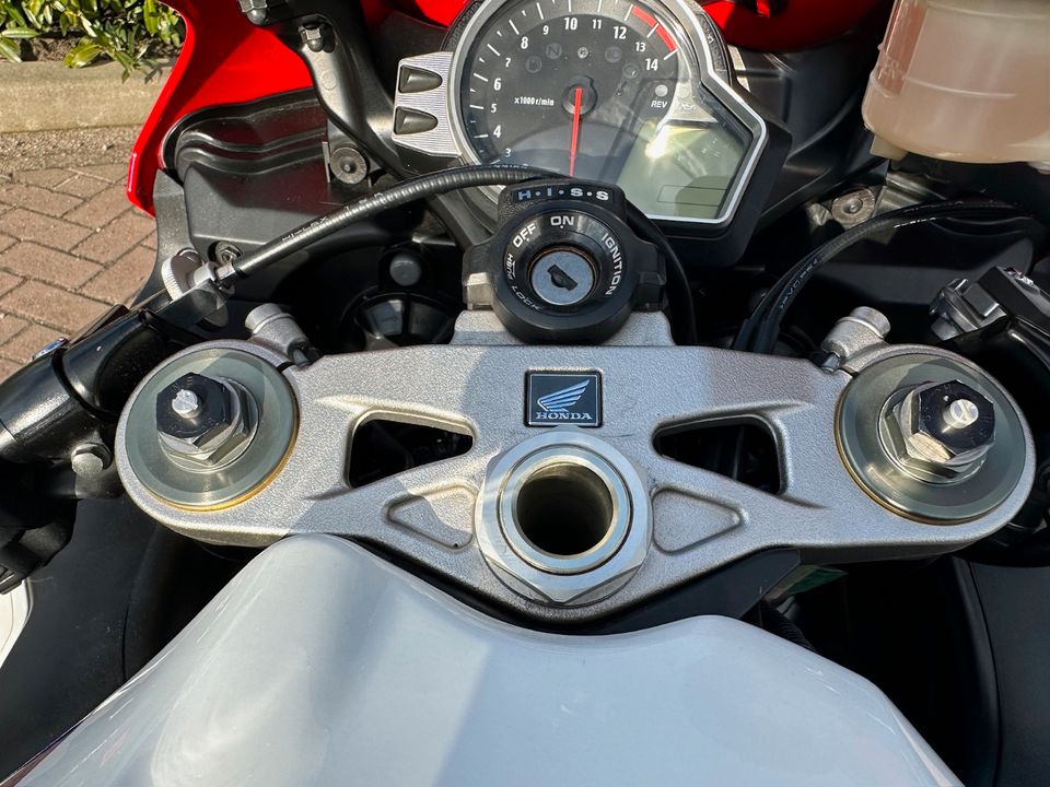 Honda CBR Fireblade 1000 in Moers