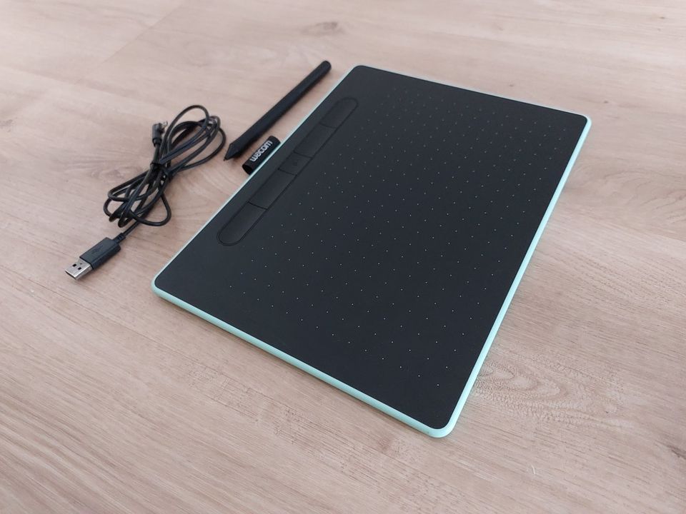 Wacom Intuos Medium Pistazie Bluetooth - Sehr Guter Zustand! in Hamburg