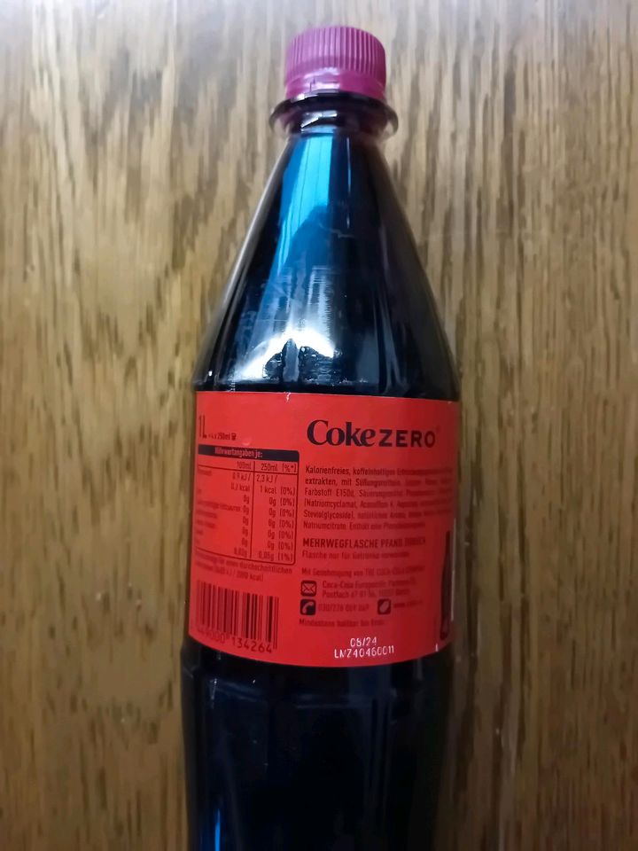 Coca Cola Zero Flasche mit Cherry Coke Verschluss FEHLPRODUKTION in Zell (Mosel)