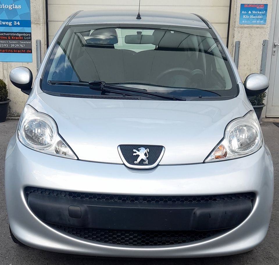 PEUGEOT 107 1.0i TÜV+AU NEU MIT KLIMAANLAGE in Sundern (Sauerland)