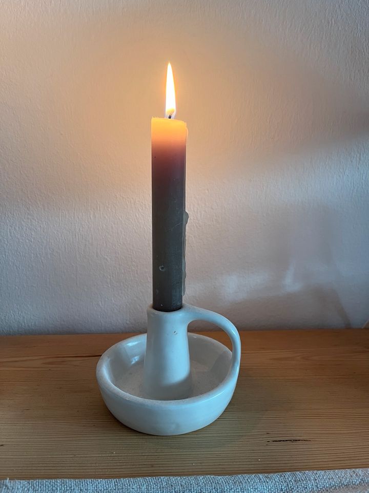Neuwertig IKEA mattweißer Kerzenhalter aus Keramik in Lilienthal