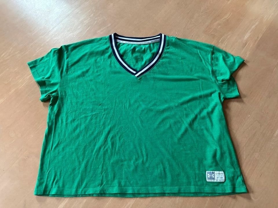 Under Armour Damen XXL T-Shirt grün V-Ausschnitt 44/46 in Freiburg im Breisgau