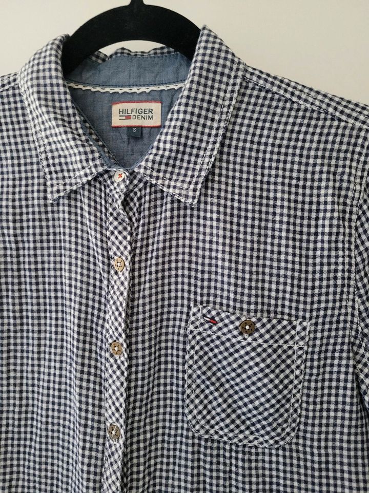 Tommy Hilfiger Denim Hemd Bluse weiß dunkelblau Gr. S in Bad Sassendorf