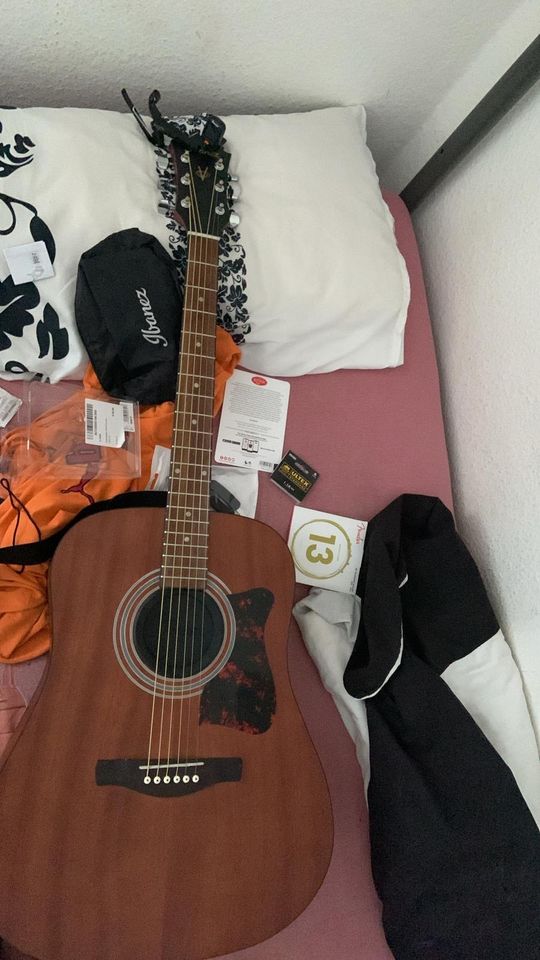 Ibanez Gitarre mit Tasche in Köln