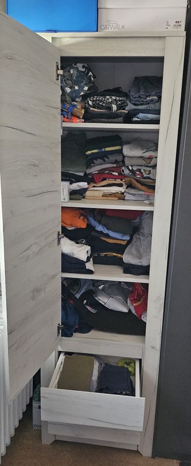 Kinder kleiderschrank in Erlensee