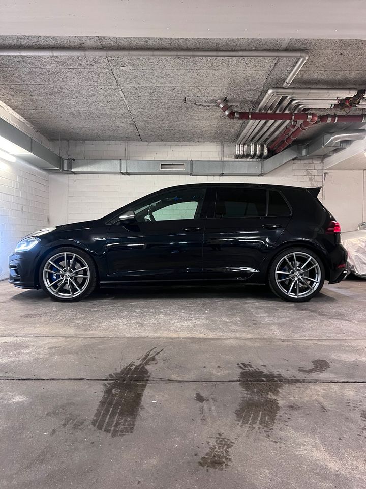 Volkswagen Golf 7 R 2.0 Tsi 4 Motion Dynaudio Panorama APR no opf in Berlin