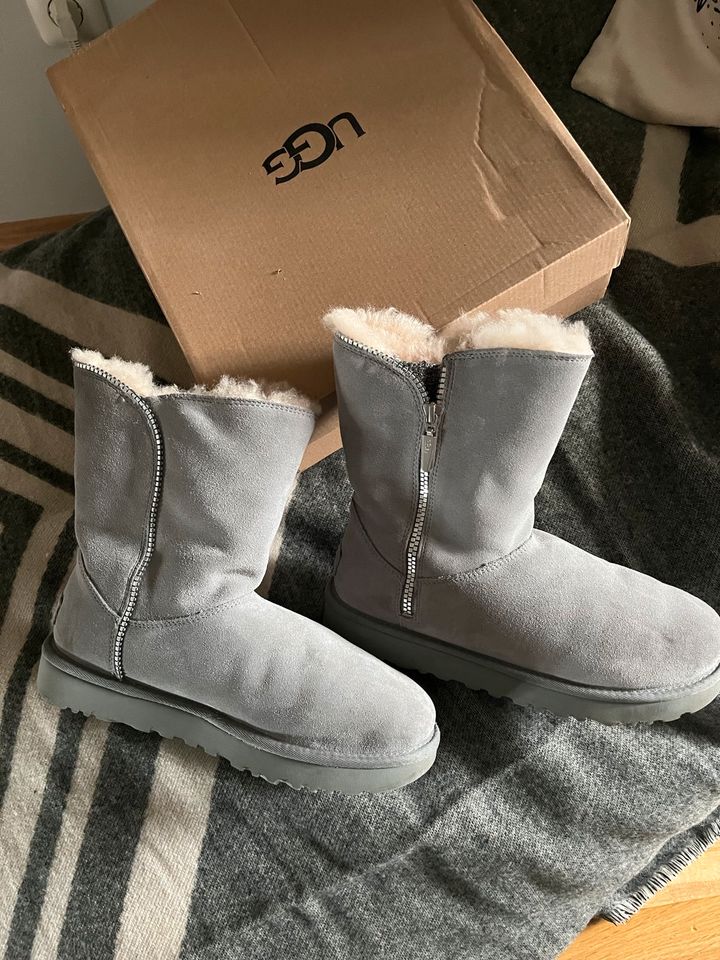 Ugg Boots grau mit Glitzer und Reissverschluss in München - Hadern | eBay  Kleinanzeigen ist jetzt Kleinanzeigen