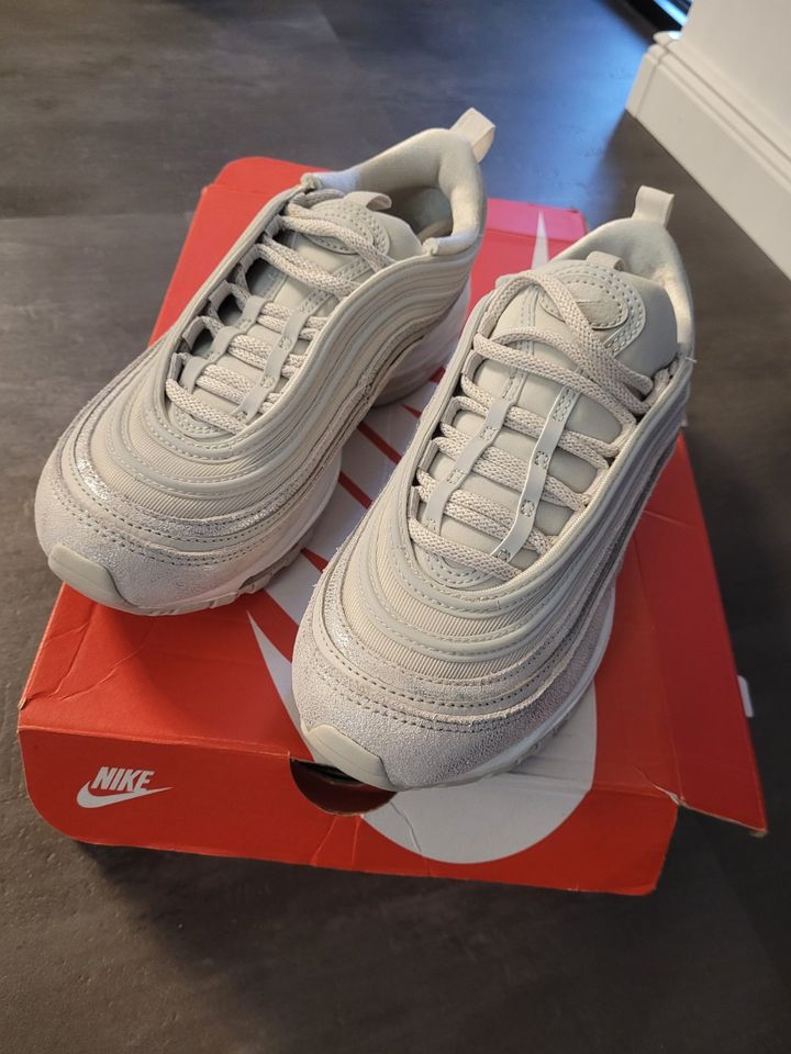 Damen Nike Sneaker, Sportschuhe Gr. 38.5 W Air Max 97 neu in Seligenstadt