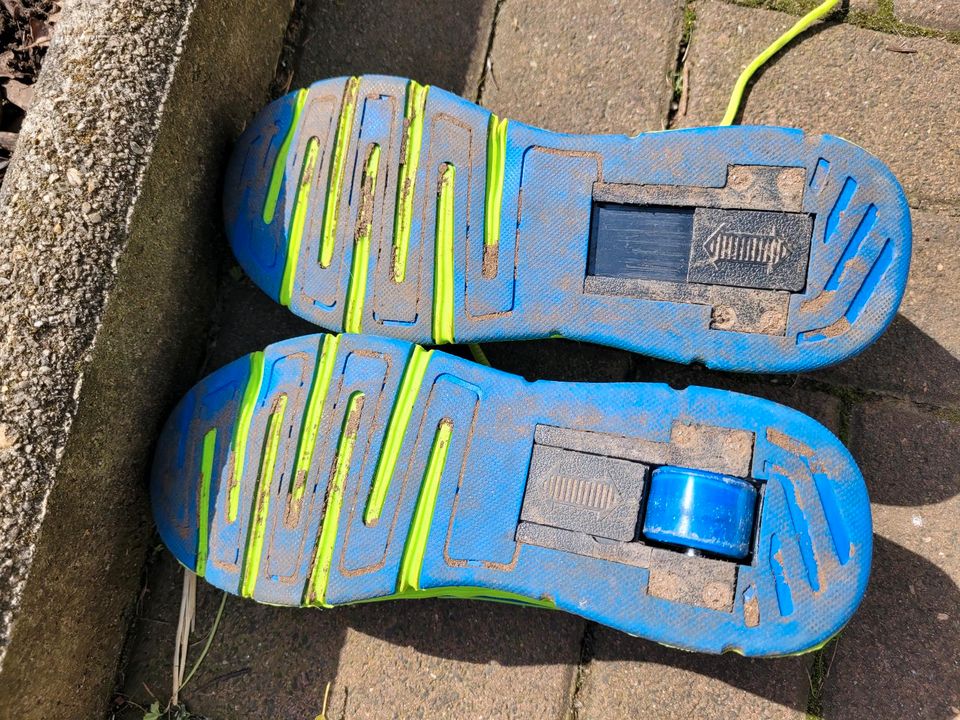 Nike Schuhe mit Rollen Gr. 41 in Saarbrücken