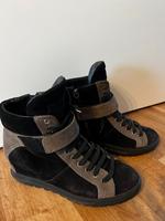 Miu Miu Sneaker/ Schuhe/ Stiefel Gr. 40 Damen Keilabsatz Berlin - Marzahn Vorschau