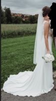 Brautkleid mit Schleppe und Spitzendetails Bayern - Thüngen Vorschau