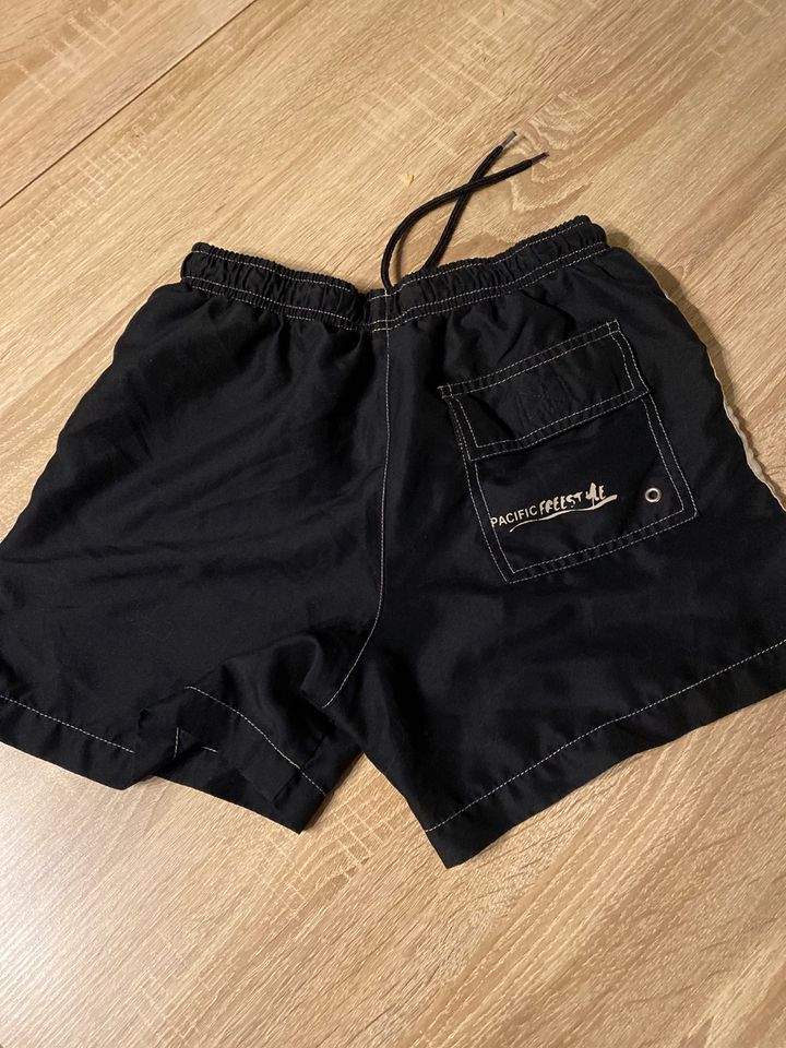 Jungen Short Größe 152 kurze Hose schwarz in Schöllnach