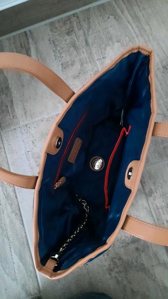 Tasche Tommy Hilfiger in Zossen-Wünsdorf