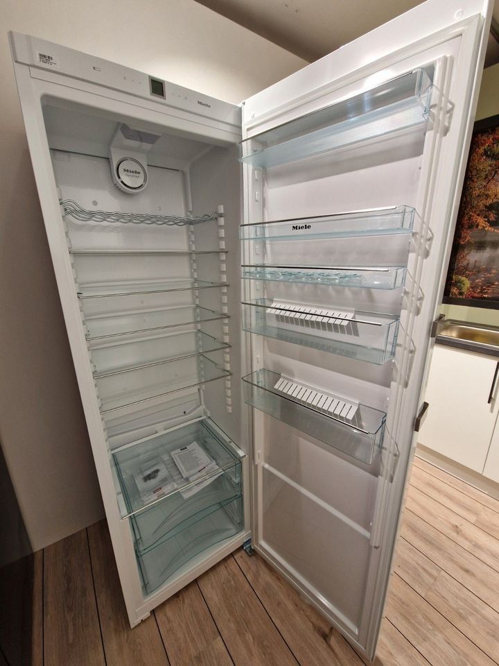 Miele Stand-Kühlschrank K 28202 D ws in Korbach